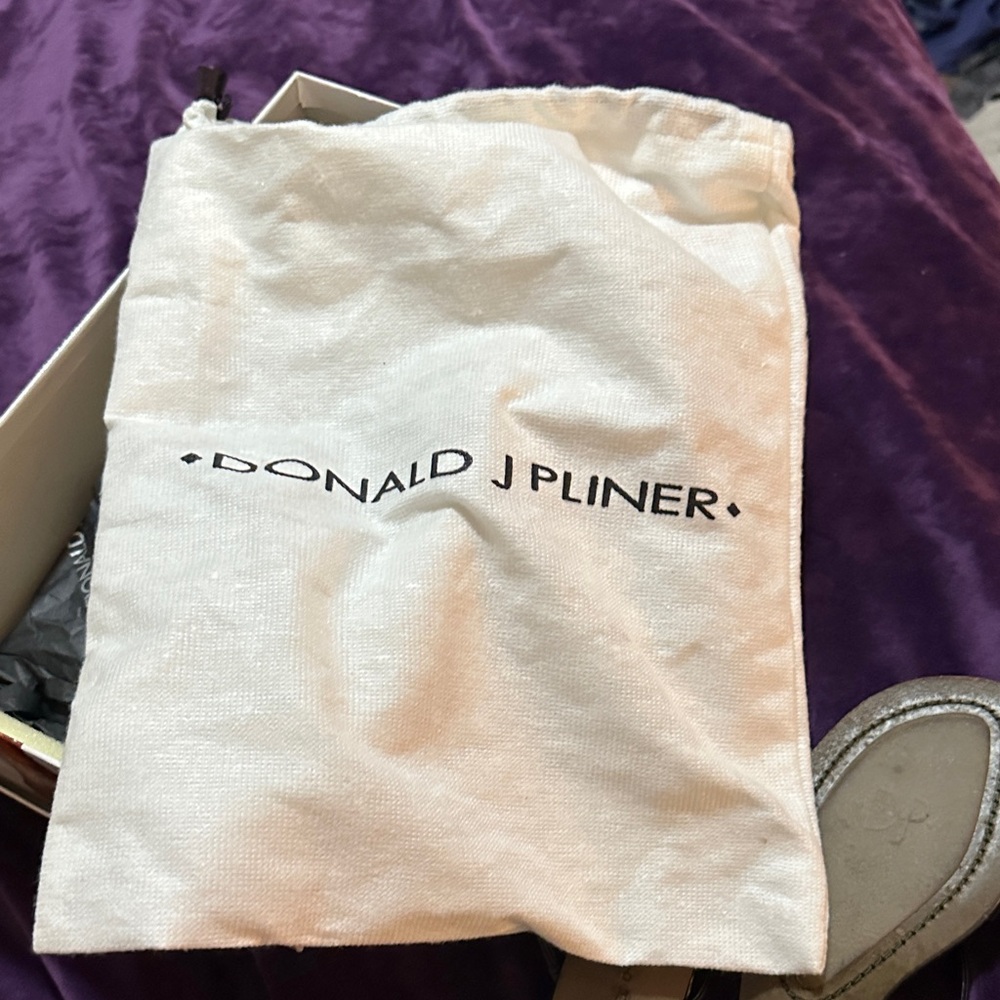 Donald J. Pliner Black Satin Bow Slide Sandals w dustbag - Picture 4 of 5